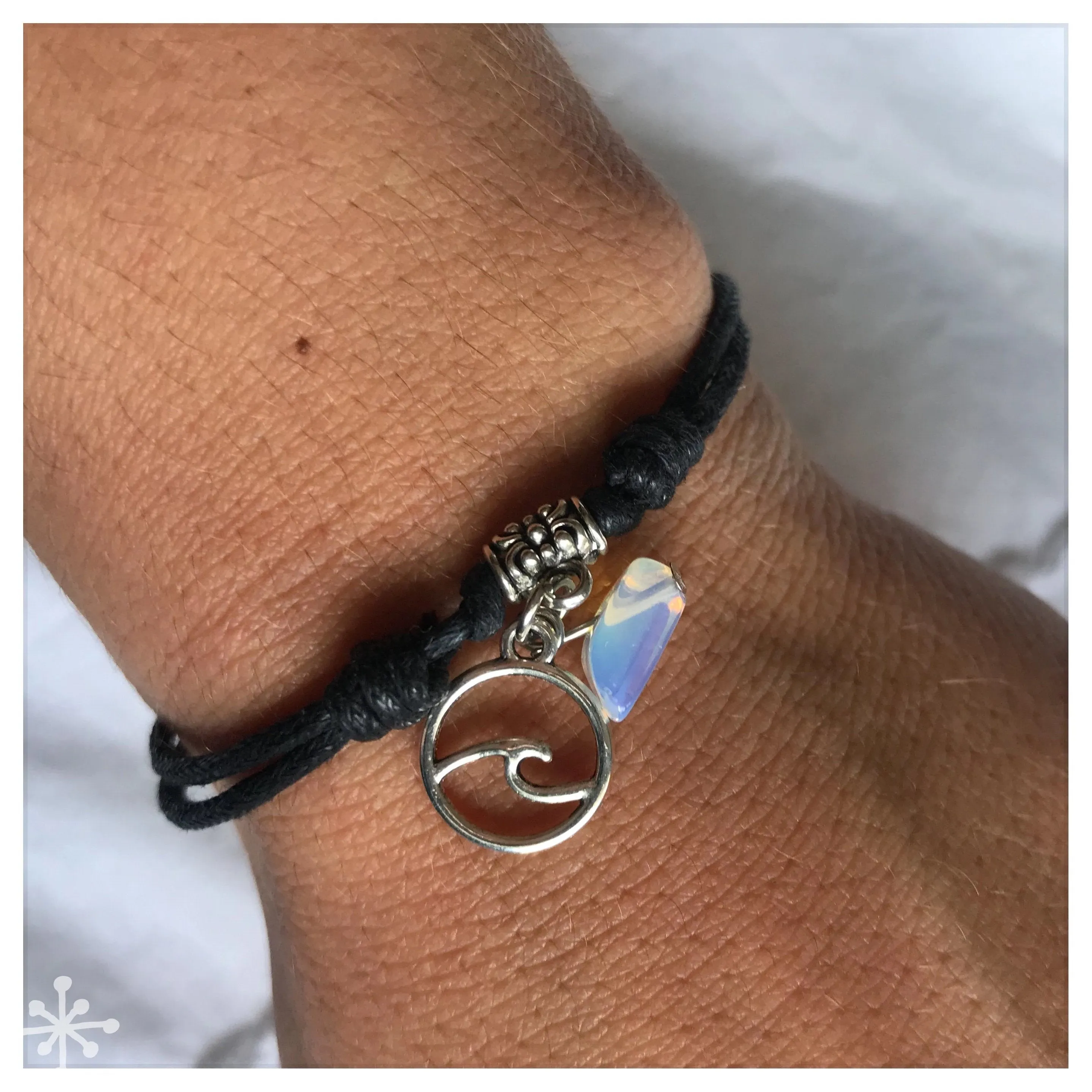 Bracelet Sliding Knots Wave Black with Sea Opal