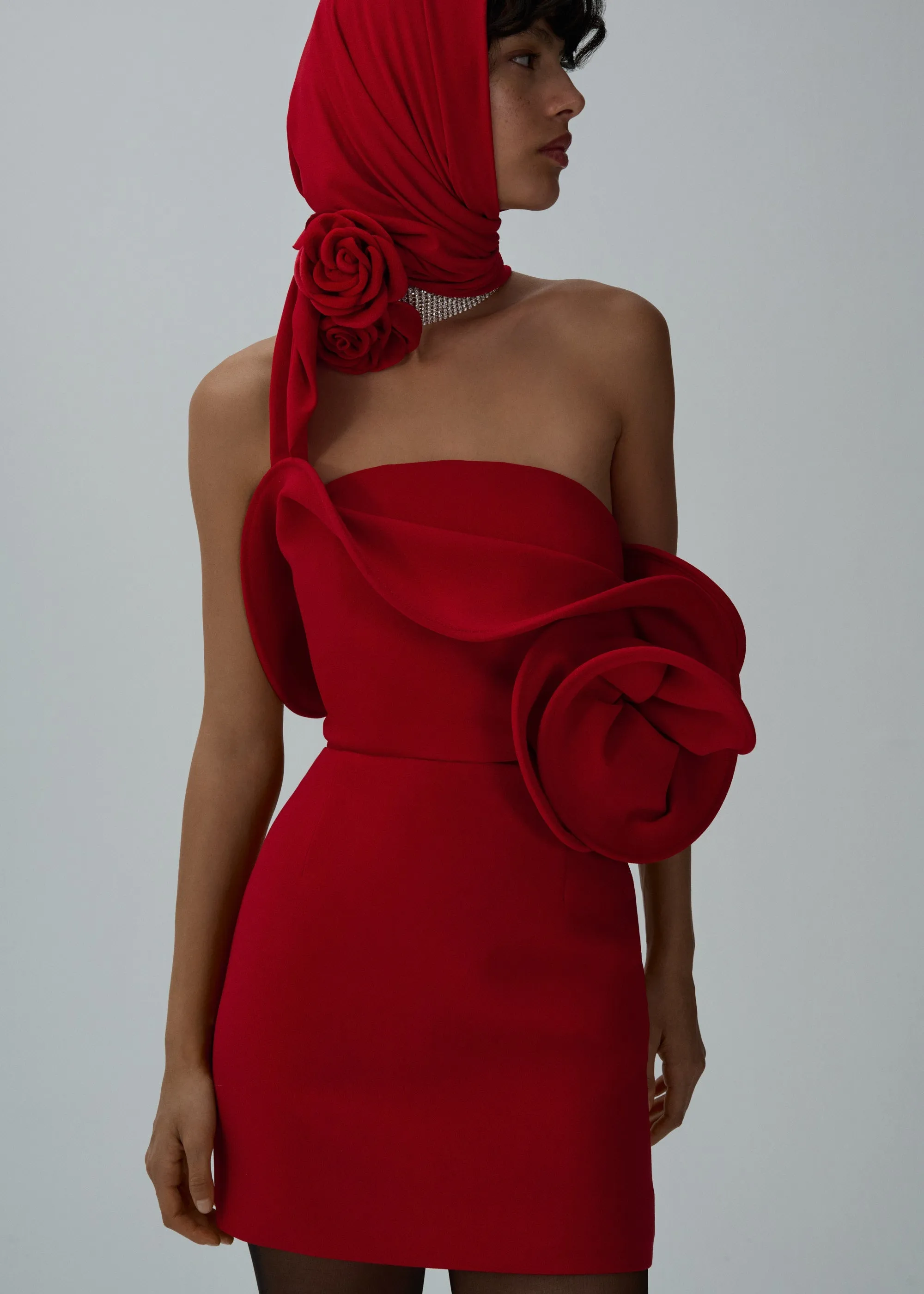 Brooch jersey veil scarf in red