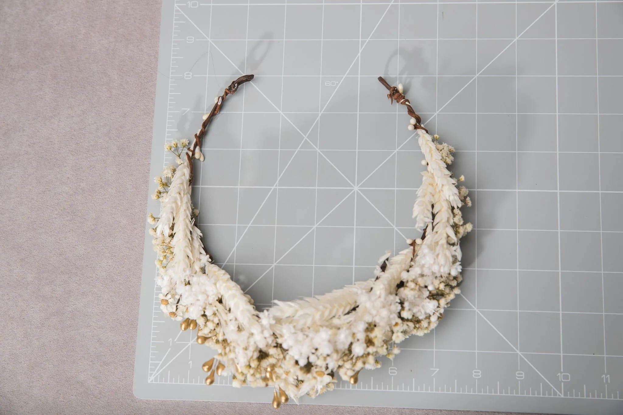 Dried flower hair crown Ivory bridal hair crown Magaela Natural wedding crown Bridal baby's breath crown Magaela Hair flower jewellery